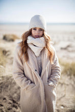Load image into Gallery viewer, Women's Kalma Infinity Scarves