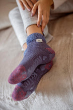 Load image into Gallery viewer, Women's Feather Top Lounge Socks